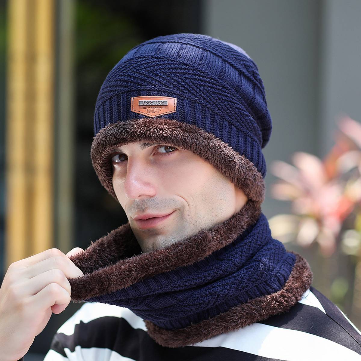 11.11 Sale Offer - 1 Warm Hat and 1 Neck Warmer Collar - 2 Items Rs 799